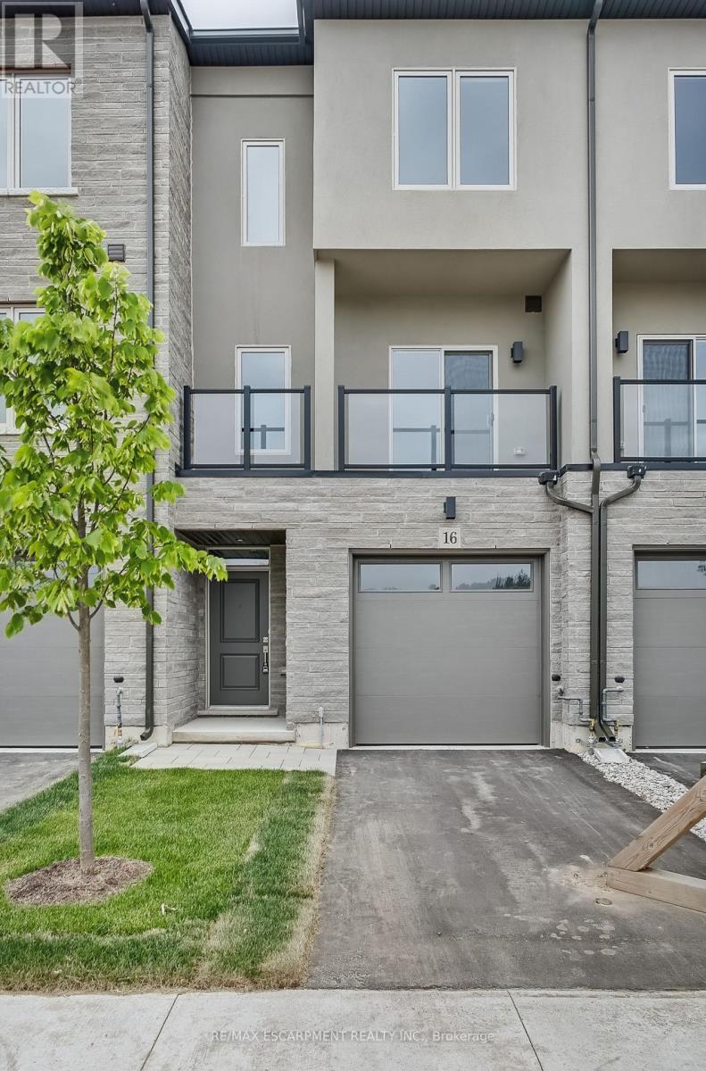 16 CLEAR VALLEY LANE, Hamilton, Ontario