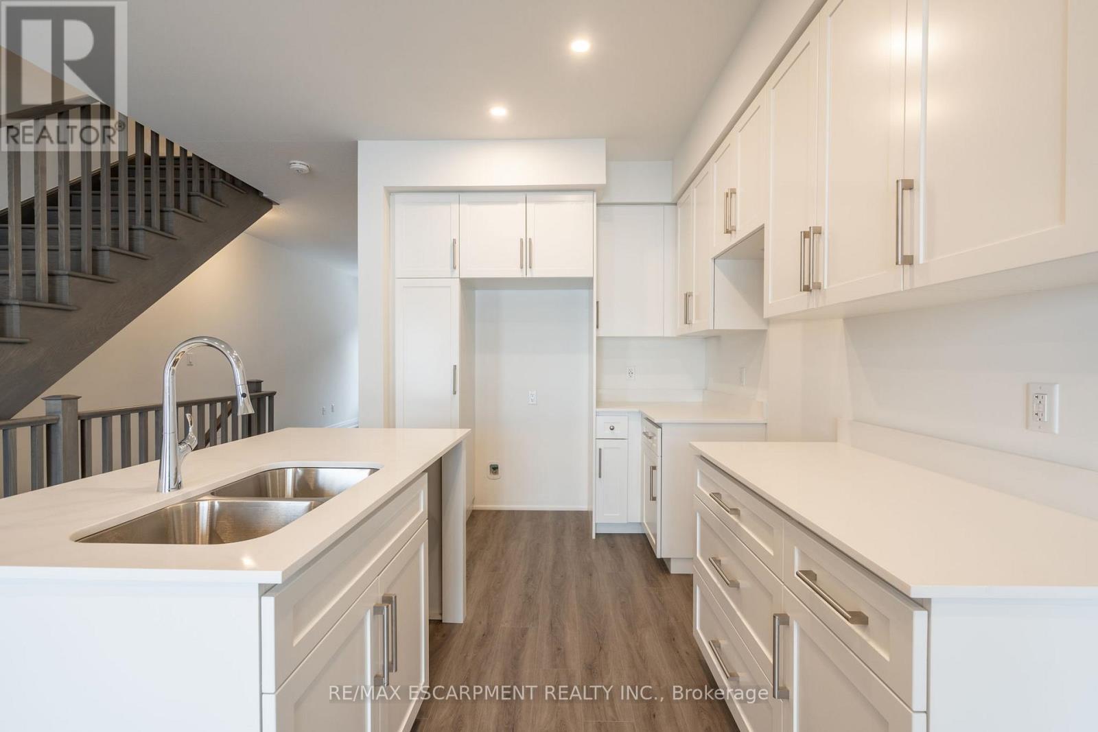 16 Clear Valley Lane, Hamilton, Ontario  L0R 1W0 - Photo 11 - X12945670