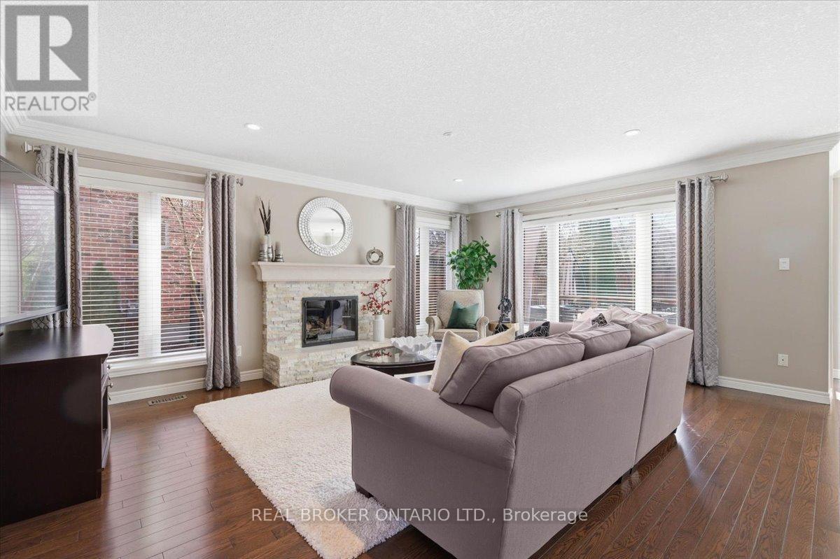 19 Pioneer Tower Crescent, Kitchener, Ontario  N2P 2L2 - Photo 10 - X12945752