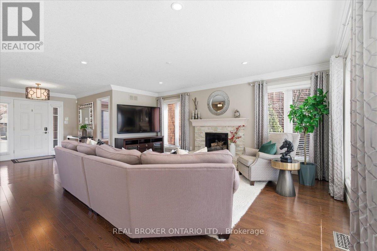 19 Pioneer Tower Crescent, Kitchener, Ontario  N2P 2L2 - Photo 11 - X12945752