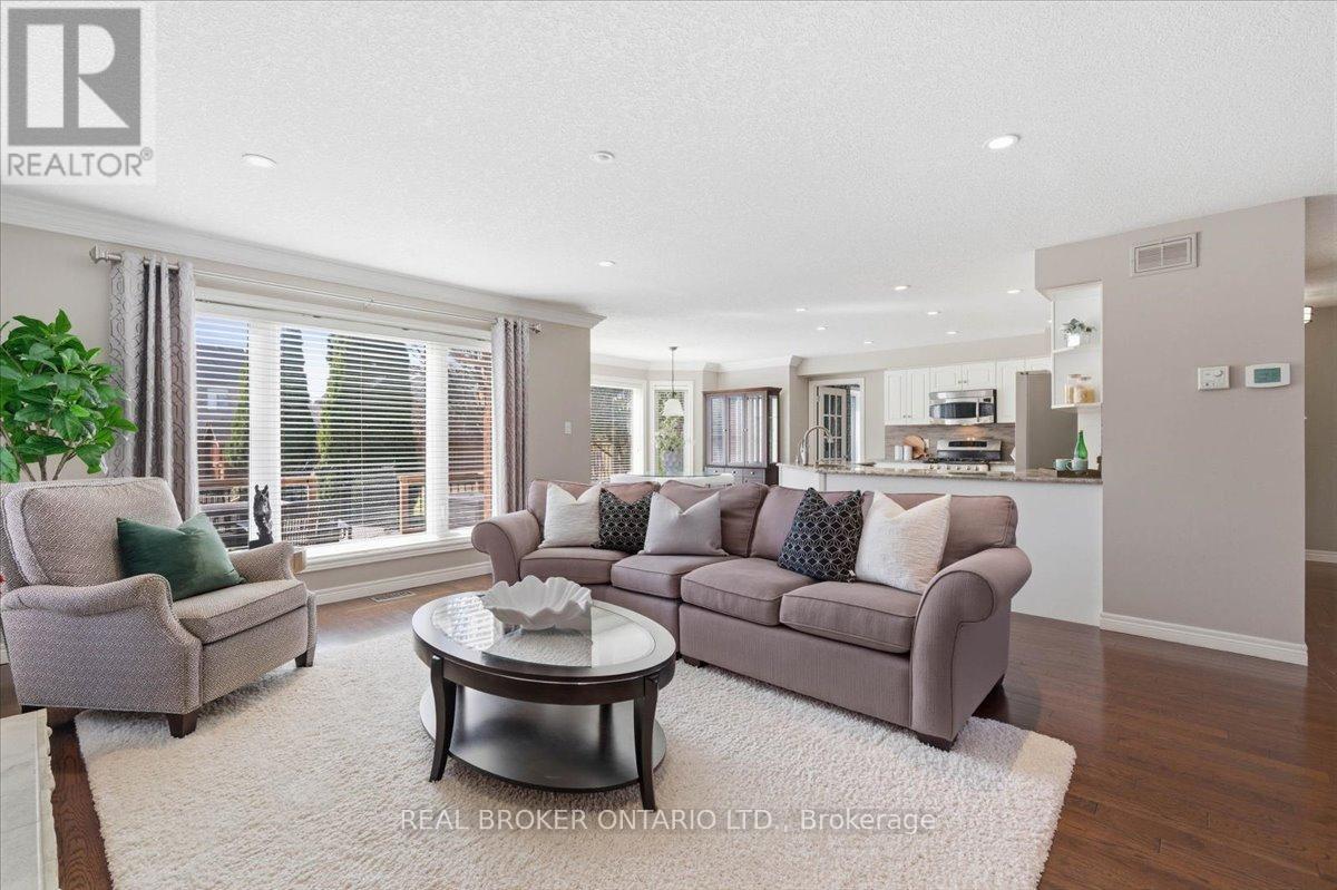 19 Pioneer Tower Crescent, Kitchener, Ontario  N2P 2L2 - Photo 12 - X12945752