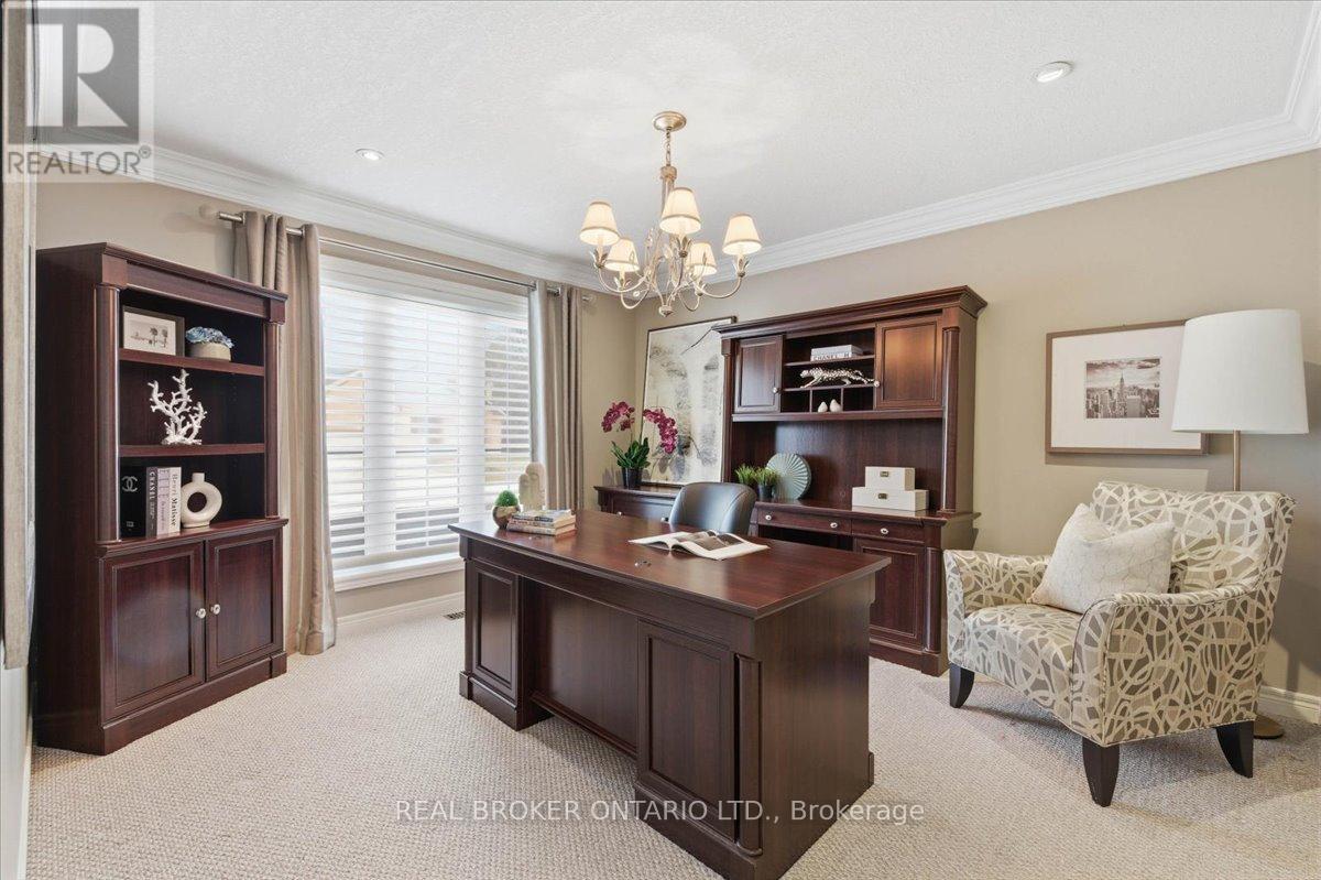 19 Pioneer Tower Crescent, Kitchener, Ontario  N2P 2L2 - Photo 15 - X12945752