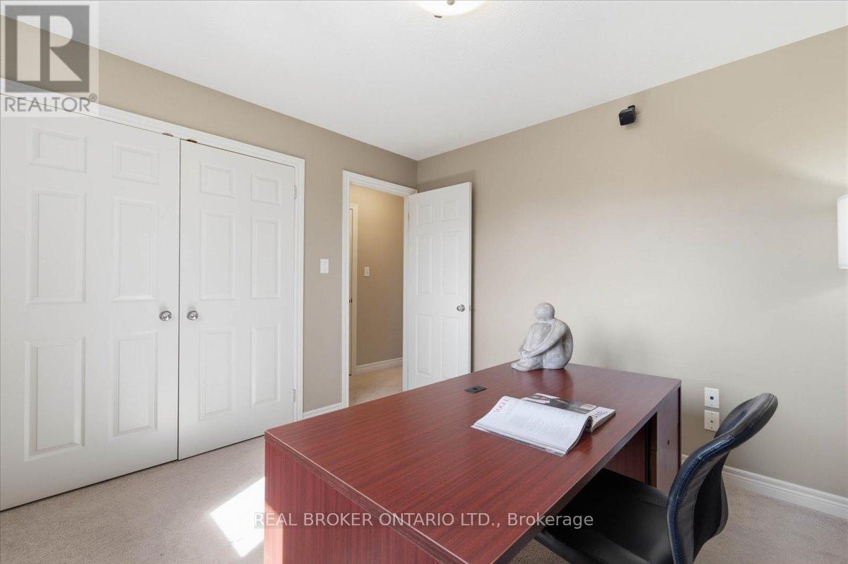 19 Pioneer Tower Crescent, Kitchener, Ontario  N2P 2L2 - Photo 25 - X12945752