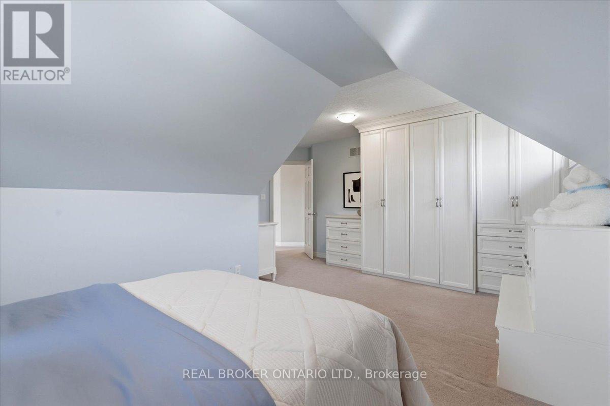 19 Pioneer Tower Crescent, Kitchener, Ontario  N2P 2L2 - Photo 29 - X12945752