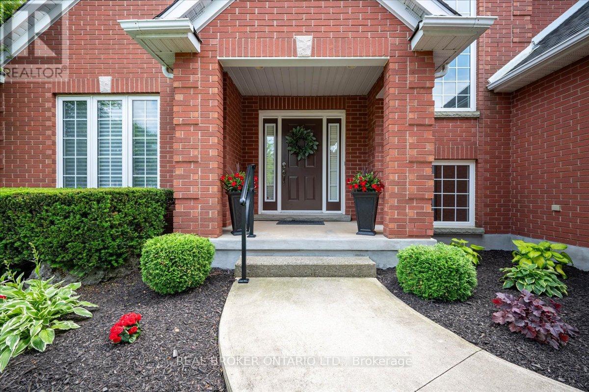 19 Pioneer Tower Crescent, Kitchener, Ontario  N2P 2L2 - Photo 3 - X12945752