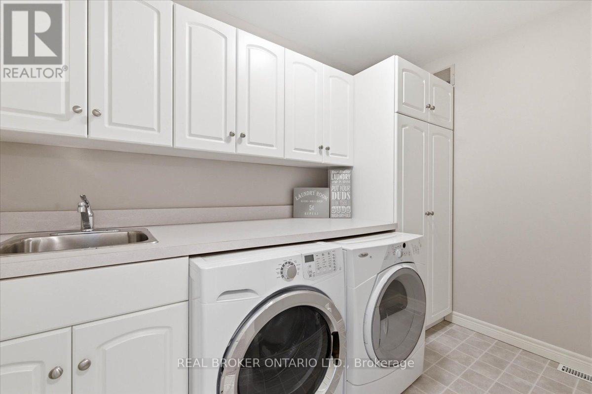 19 Pioneer Tower Crescent, Kitchener, Ontario  N2P 2L2 - Photo 30 - X12945752