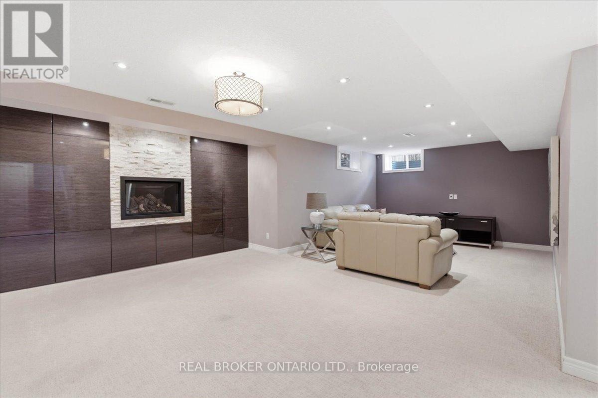 19 Pioneer Tower Crescent, Kitchener, Ontario  N2P 2L2 - Photo 31 - X12945752