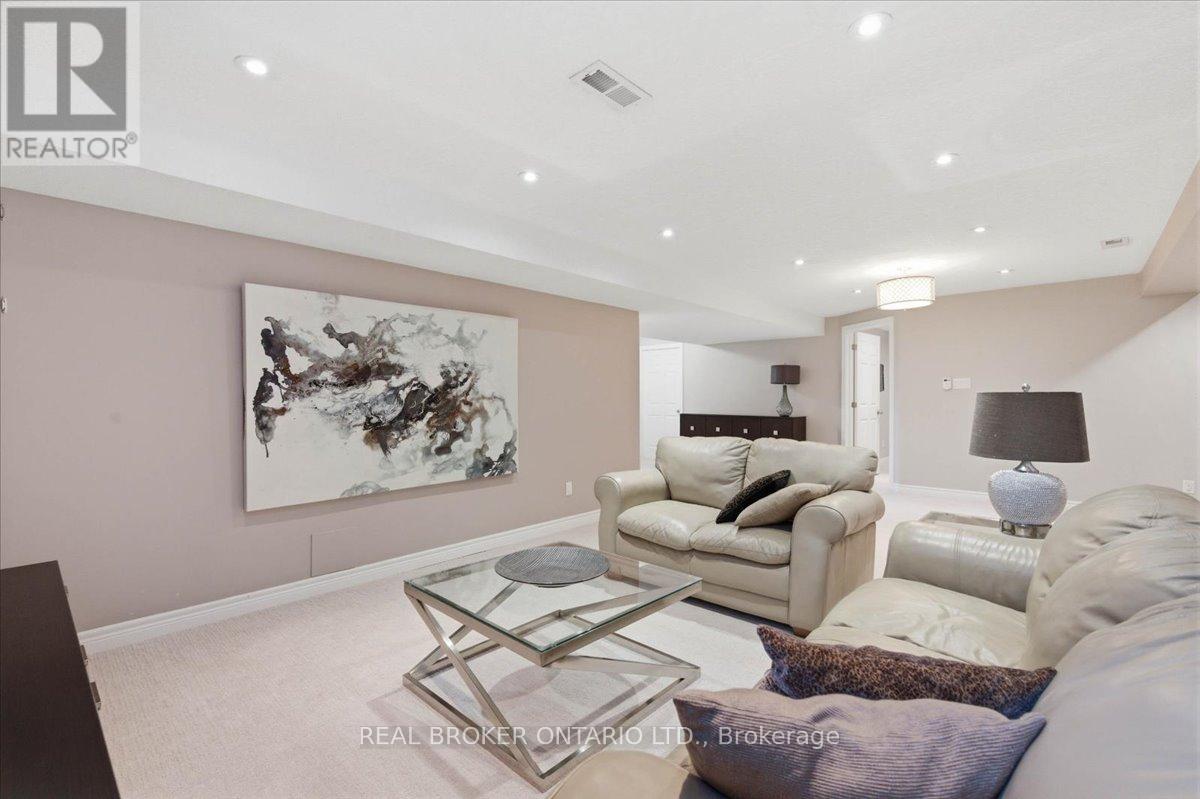 19 Pioneer Tower Crescent, Kitchener, Ontario  N2P 2L2 - Photo 32 - X12945752