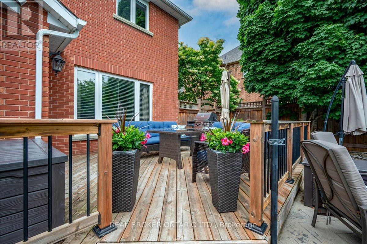 19 Pioneer Tower Crescent, Kitchener, Ontario  N2P 2L2 - Photo 36 - X12945752