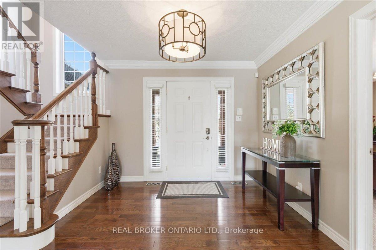 19 Pioneer Tower Crescent, Kitchener, Ontario  N2P 2L2 - Photo 4 - X12945752