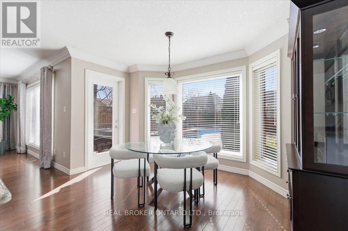 19 Pioneer Tower Crescent, Kitchener, Ontario  N2P 2L2 - Photo 9 - X12945752