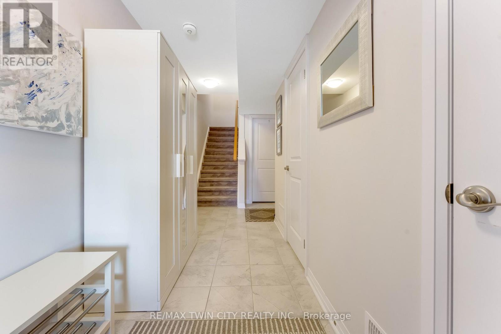 6c - 115 South Creek Drive, Kitchener, Ontario  N2P 0H2 - Photo 4 - X12945804