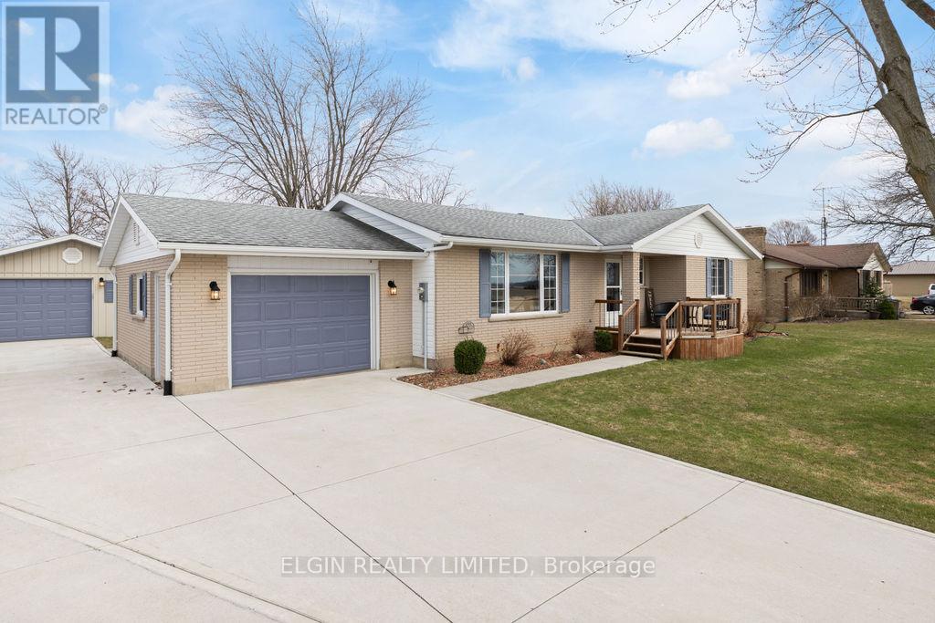 3134 Queen Street, Brooke-Alvinston, Ontario  N0N 1K0 - Photo 2 - X12944346