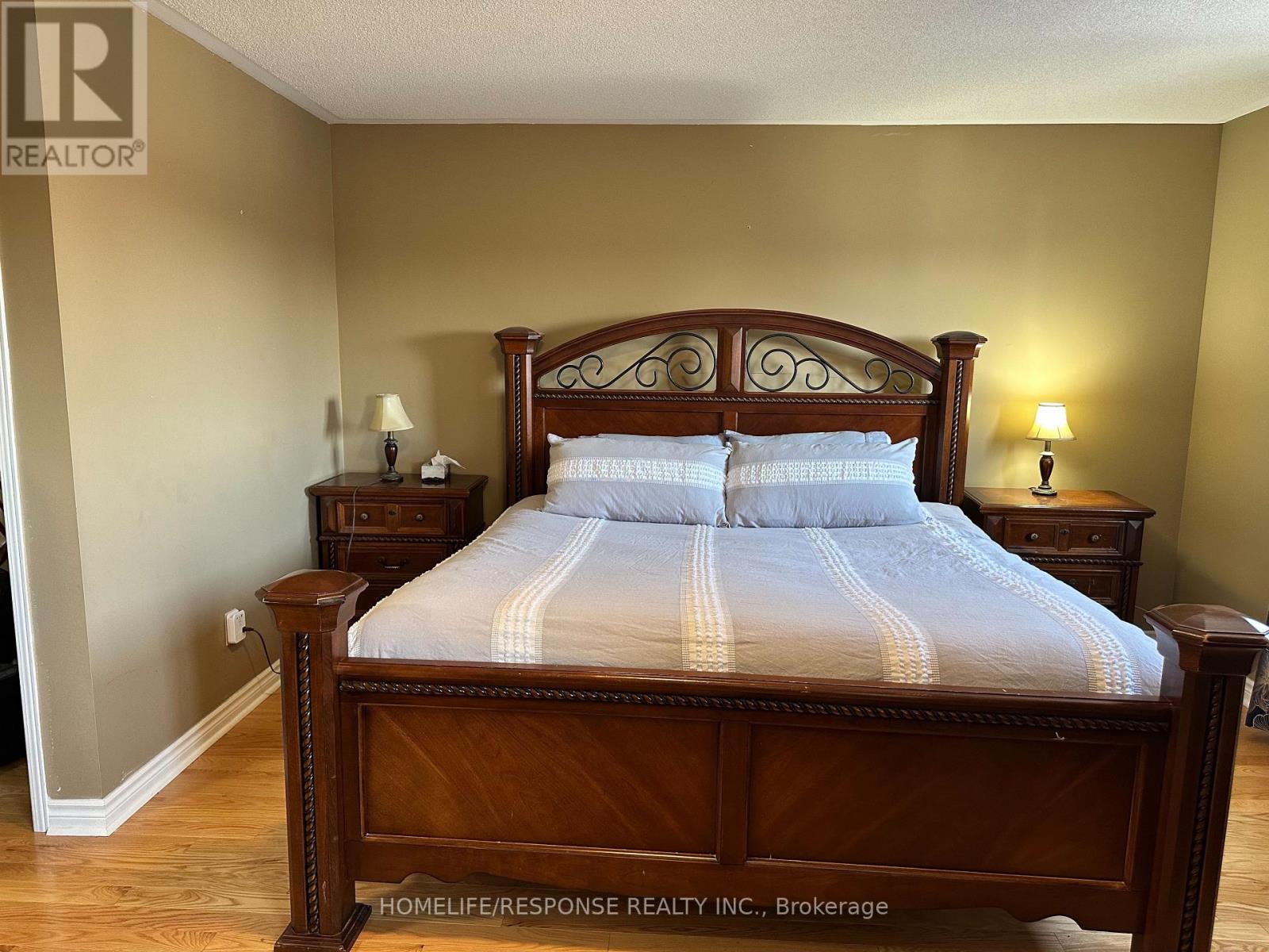 89 Ravenscliffe Court, Brampton, Ontario  L6X 4N9 - Photo 8 - W12863572