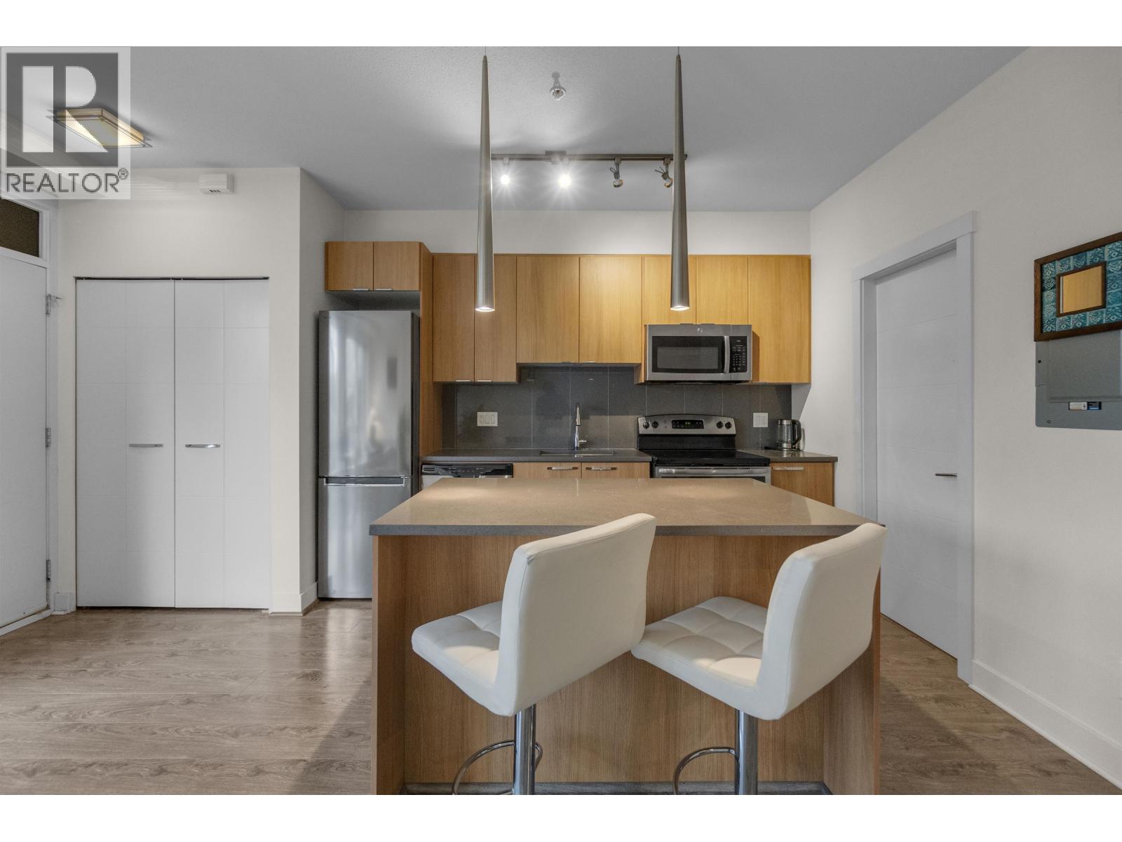 103 735 W 15th Street, North Vancouver, British Columbia  V7M 0B8 - Photo 4 - R3105841