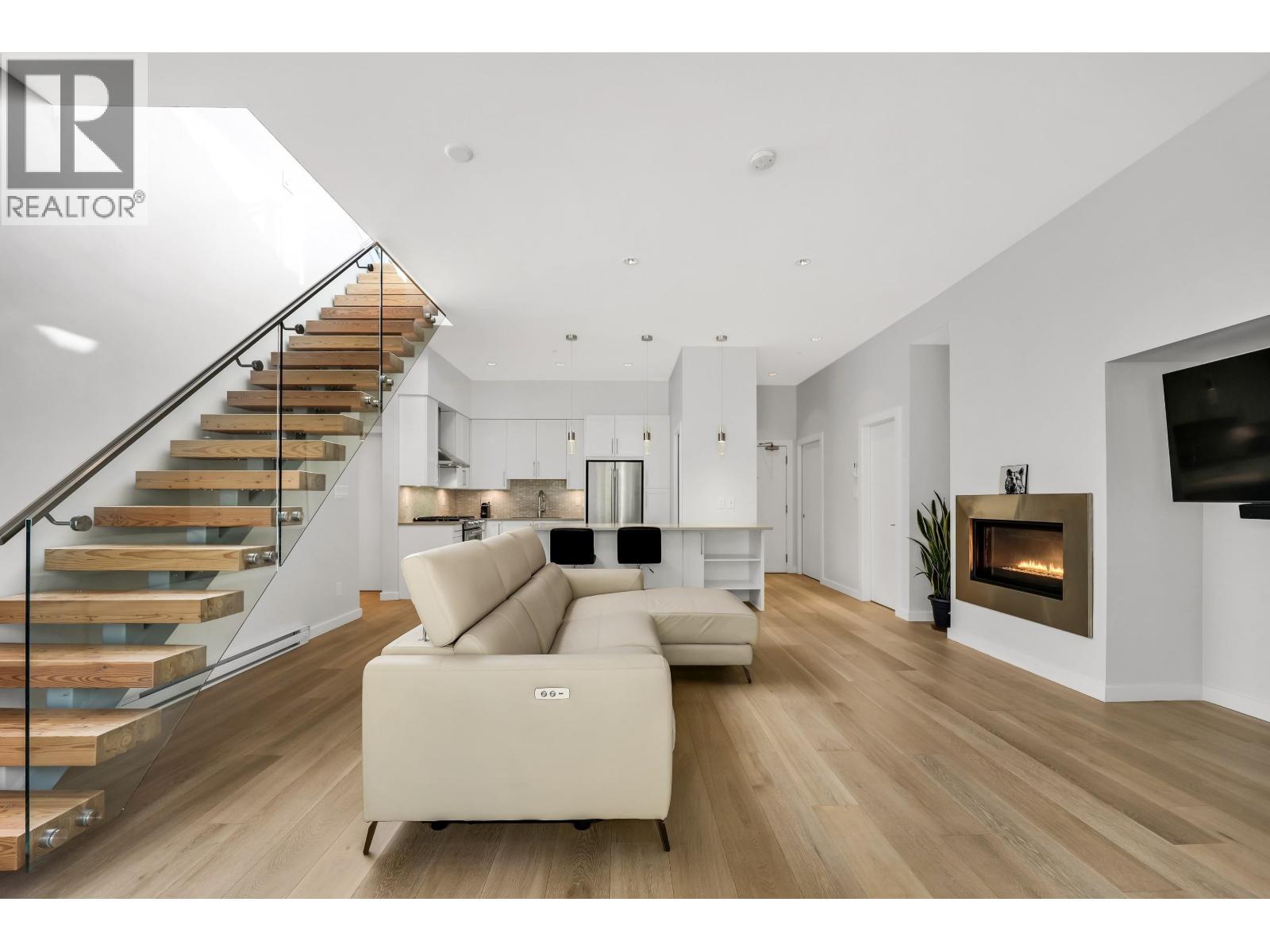 313 41328 Skyridge Place, Squamish, British Columbia  V8B 1A4 - Photo 4 - R3105857