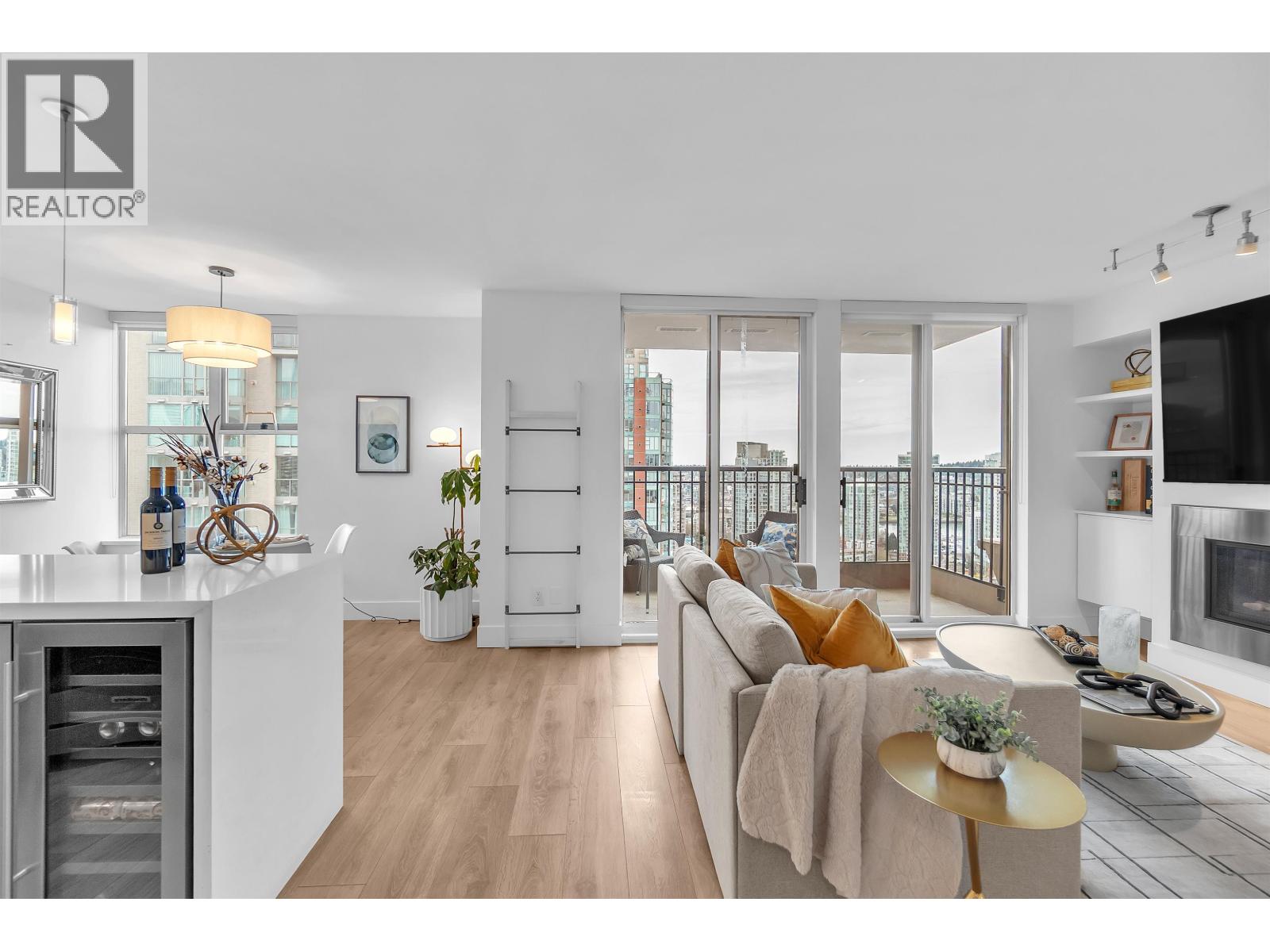 2504 969 Richards Street, Vancouver, British Columbia  V6B 1A8 - Photo 3 - R3104845