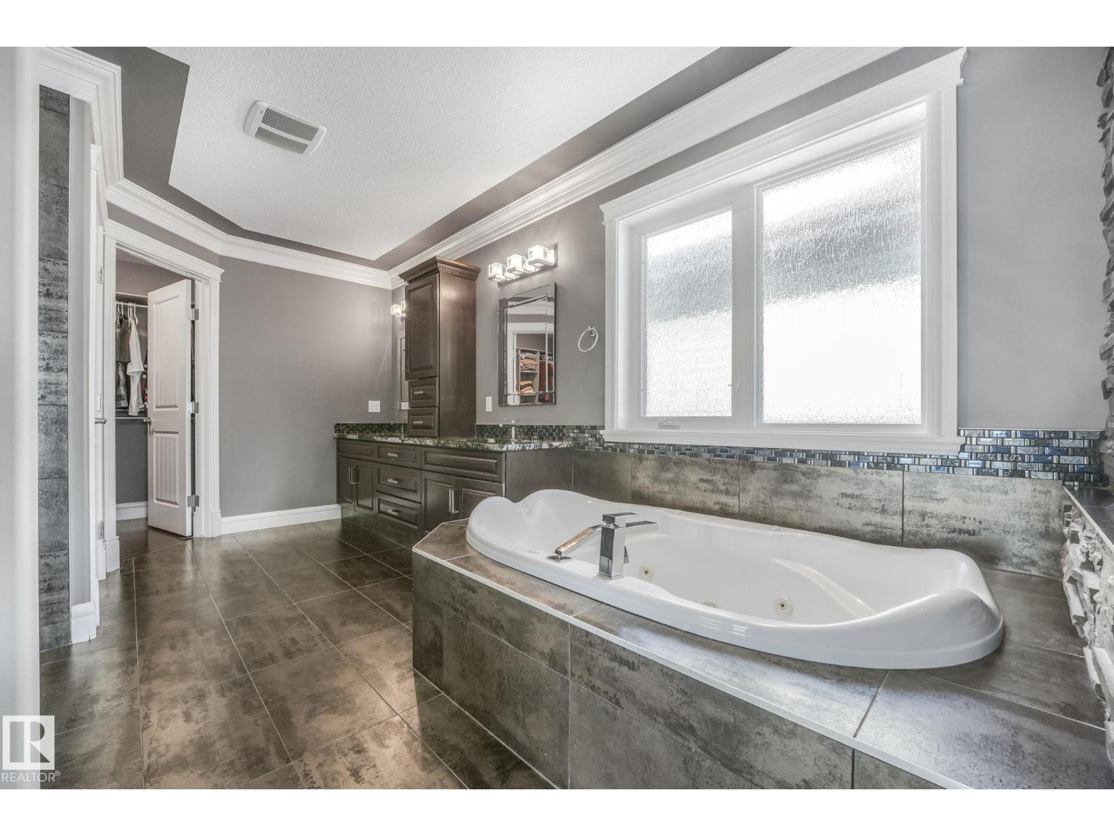 1360 Cunningham Dr Sw, Edmonton, Alberta  T6W 2R6 - Photo 35 - E4480070