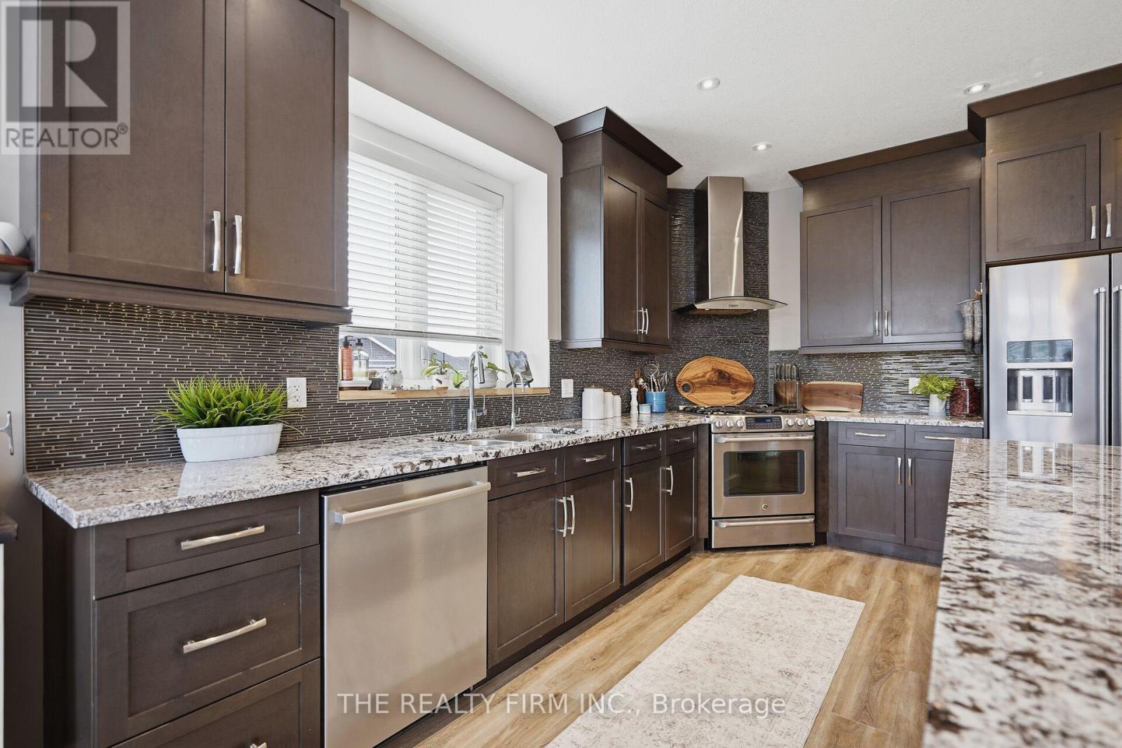 2 Slammer Trail, Thames Centre, Ontario  N0M 2P0 - Photo 12 - X12945892