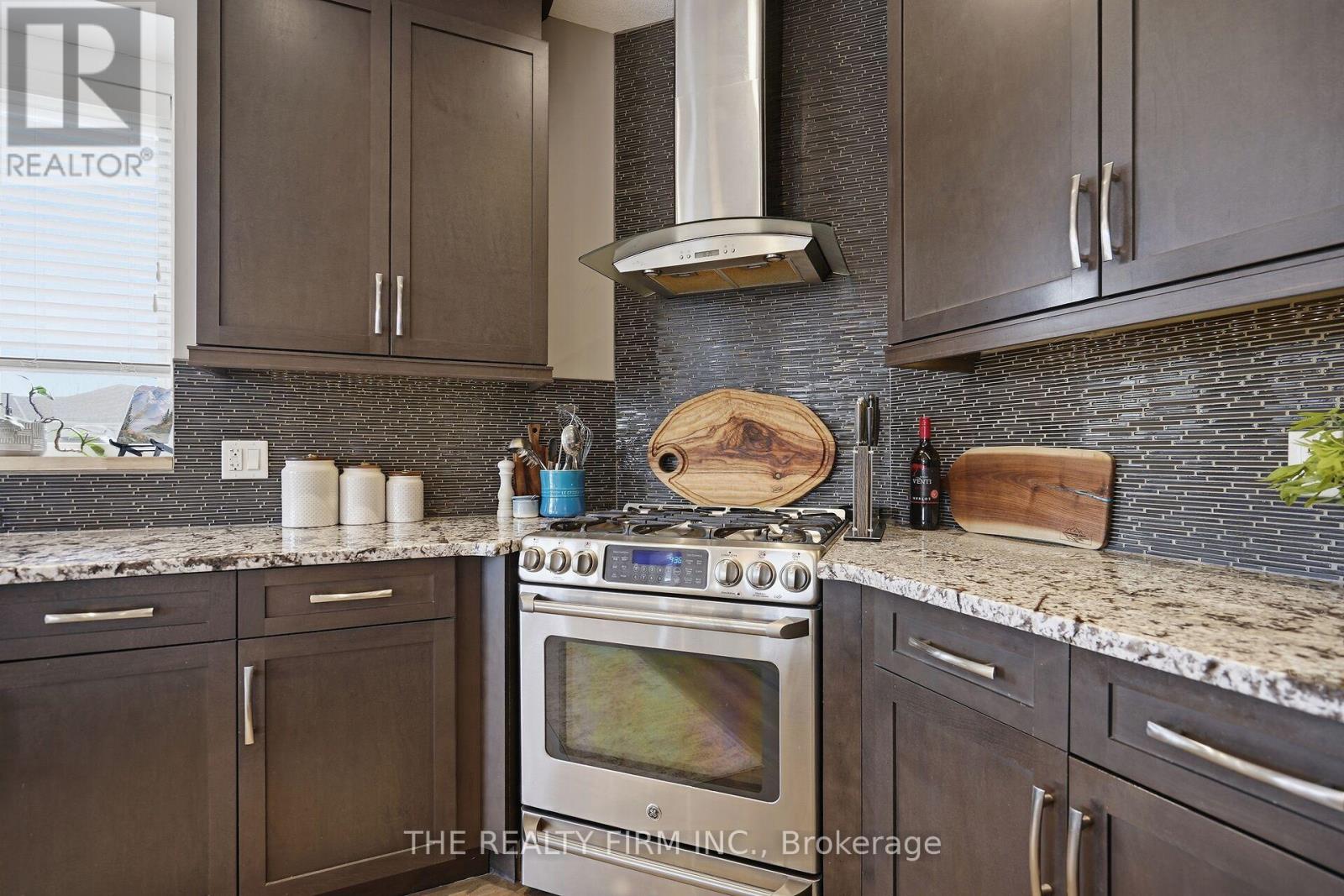 2 Slammer Trail, Thames Centre, Ontario  N0M 2P0 - Photo 13 - X12945892