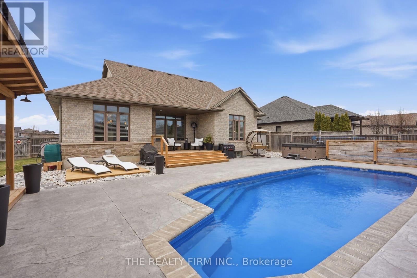 2 Slammer Trail, Thames Centre, Ontario  N0M 2P0 - Photo 38 - X12945892