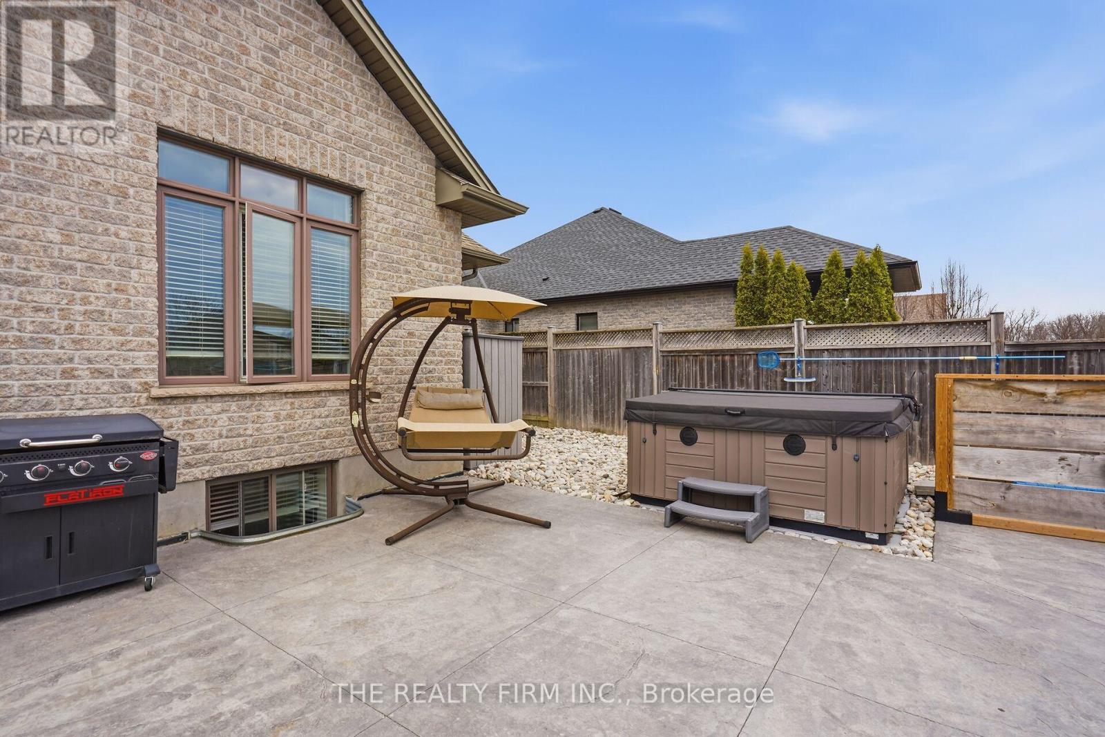 2 Slammer Trail, Thames Centre, Ontario  N0M 2P0 - Photo 41 - X12945892