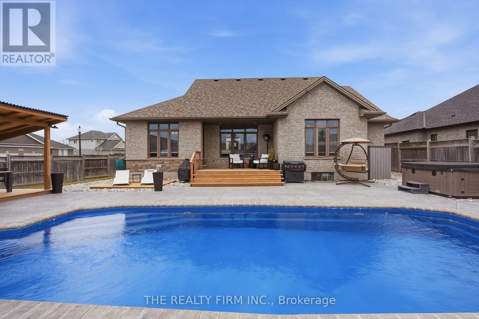 2 Slammer Trail, Thames Centre, Ontario  N0M 2P0 - Photo 42 - X12945892