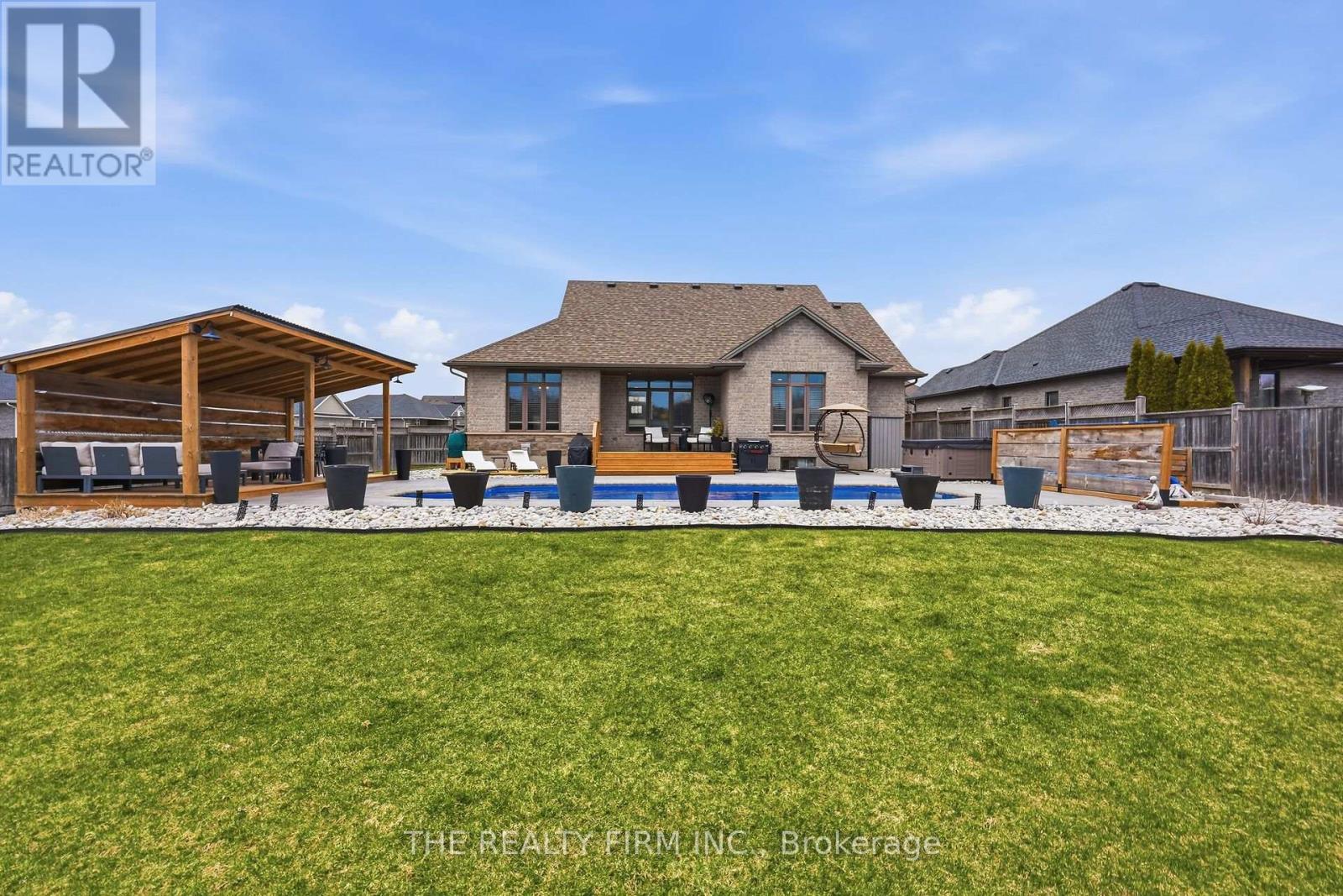 2 Slammer Trail, Thames Centre, Ontario  N0M 2P0 - Photo 48 - X12945892