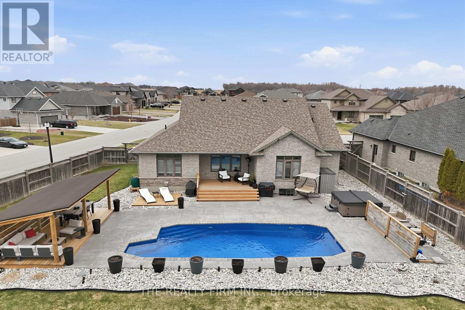 2 Slammer Trail, Thames Centre, Ontario  N0M 2P0 - Photo 49 - X12945892