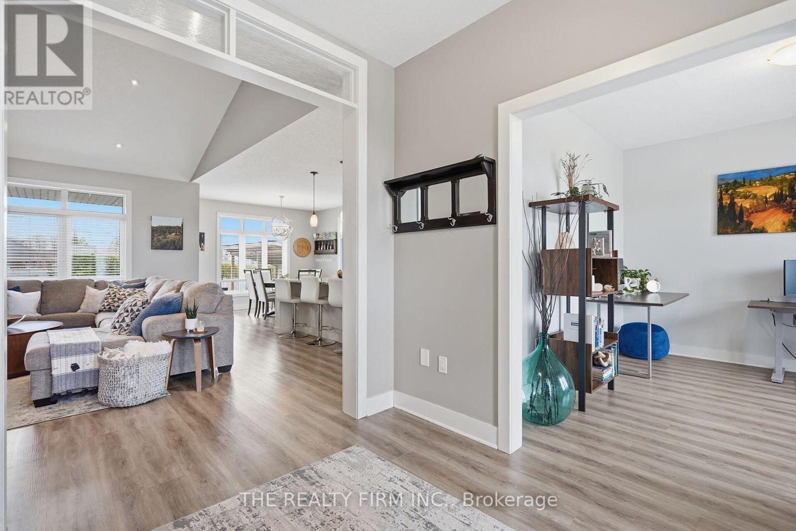 2 Slammer Trail, Thames Centre, Ontario  N0M 2P0 - Photo 5 - X12945892