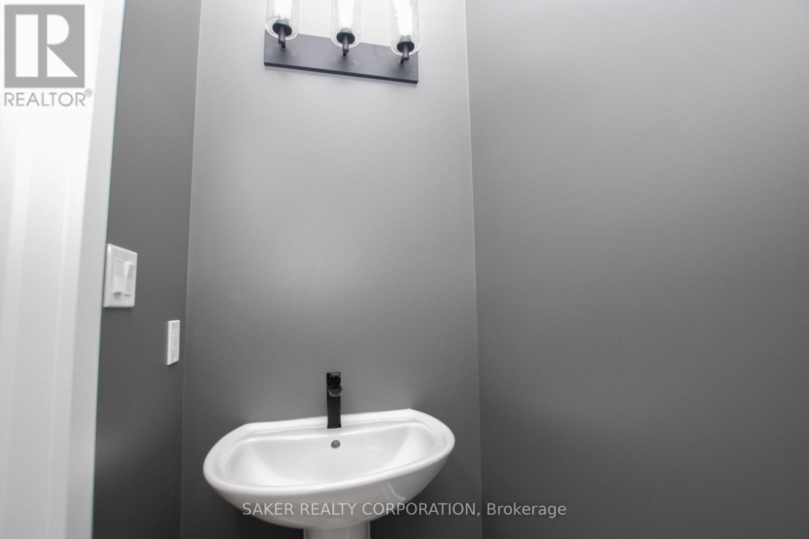 621 Regent Street, Strathroy-Caradoc, Ontario  N0L 1W0 - Photo 3 - X12945908