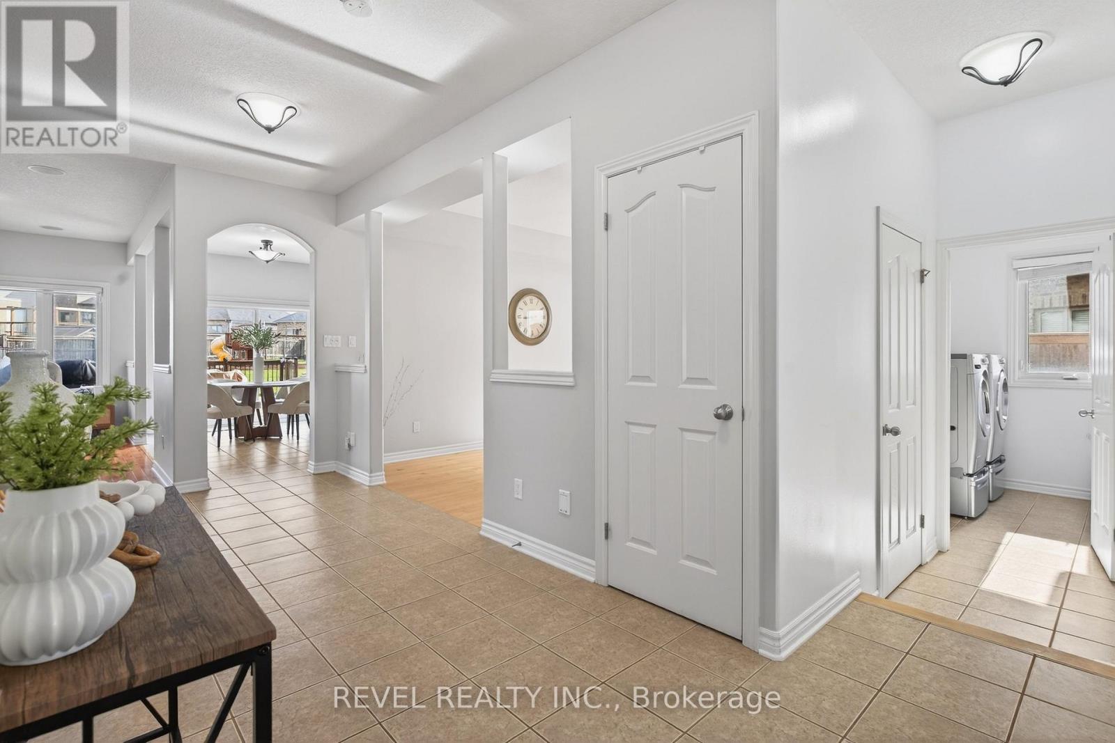 3190 Pincombe Drive, London South, Ontario  N6L 0B4 - Photo 4 - X12945976