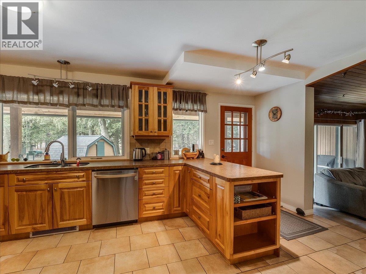 2827 Evin Road, Slocan Park, British Columbia  V0G 2E0 - Photo 33 - 10381350