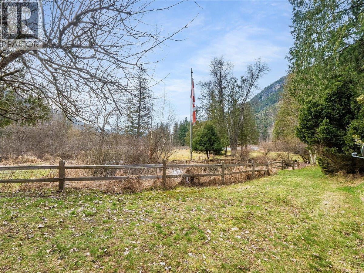 2827 Evin Road, Slocan Park, British Columbia  V0G 2E0 - Photo 76 - 10381350