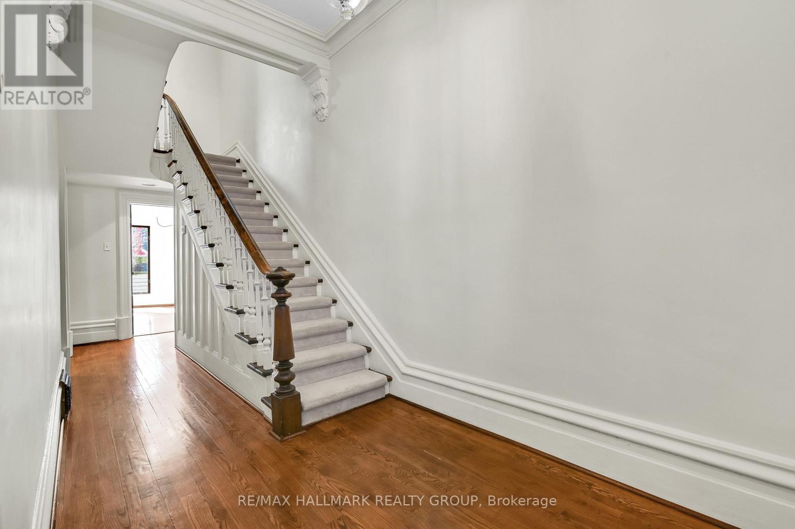 189 Mackay Street, Ottawa, Ontario  K1M 2B5 - Photo 4 - X12945946