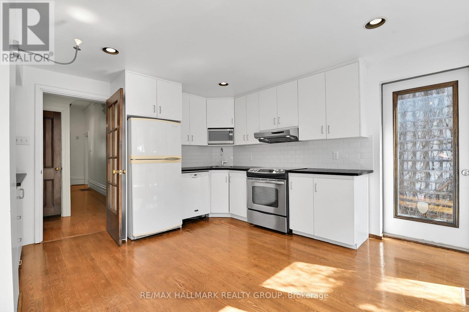 189 Mackay Street, Ottawa, Ontario  K1M 2B5 - Photo 9 - X12945946