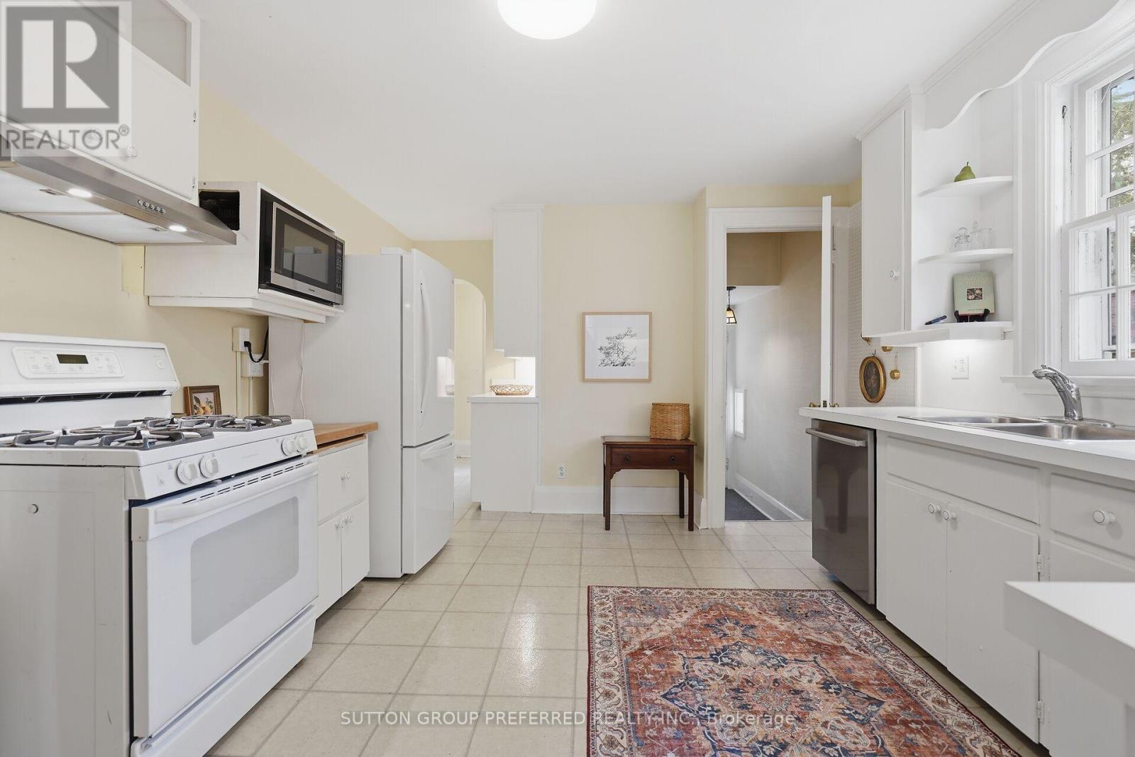 119 Base Line Road E, London South, Ontario  N6C 2N6 - Photo 22 - X12944058