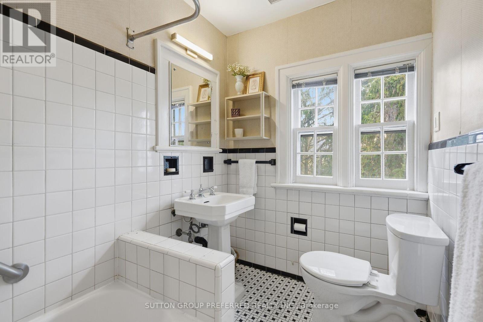 119 Base Line Road E, London South, Ontario  N6C 2N6 - Photo 36 - X12944058