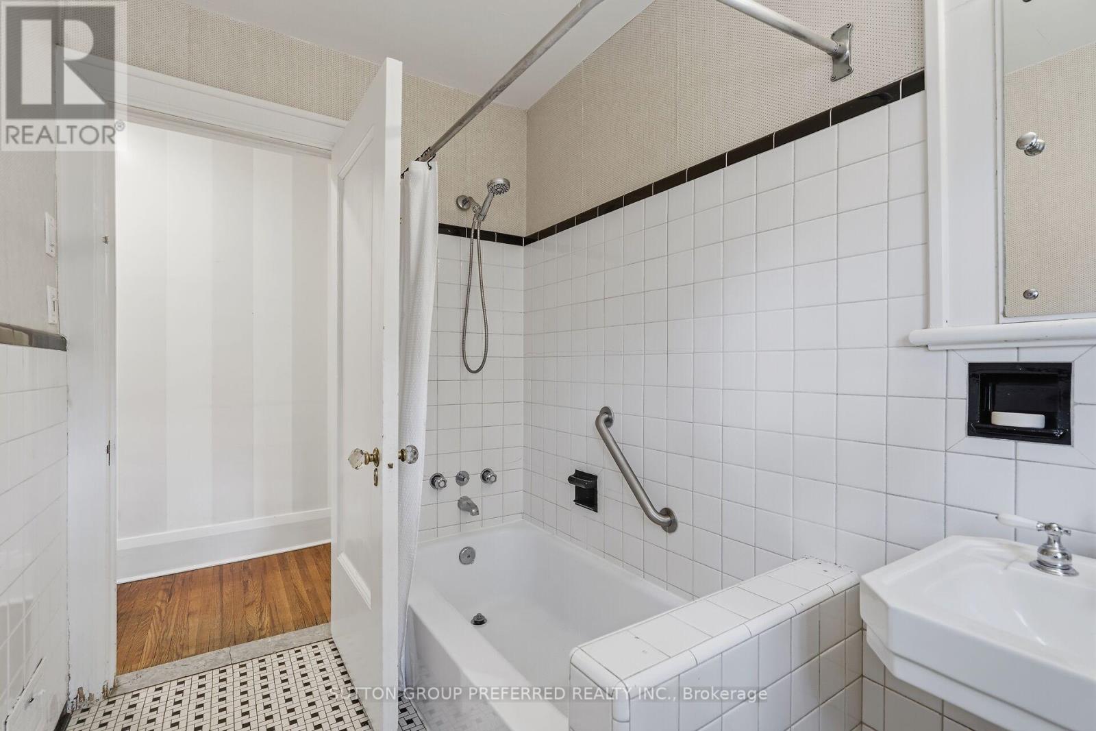 119 Base Line Road E, London South, Ontario  N6C 2N6 - Photo 37 - X12944058