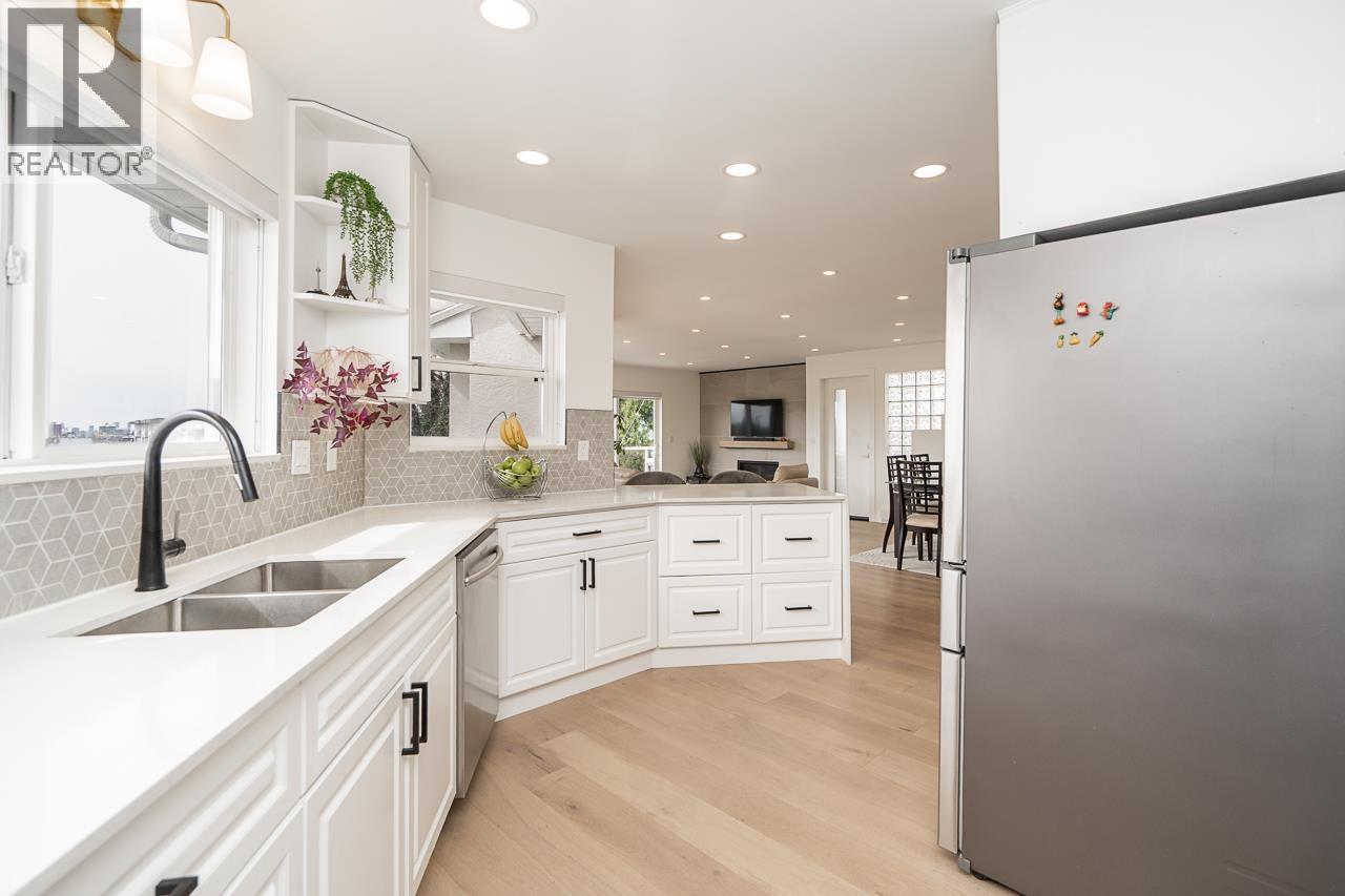 397 Delta Avenue, Burnaby, British Columbia  V5B 3C7 - Photo 12 - R3105891