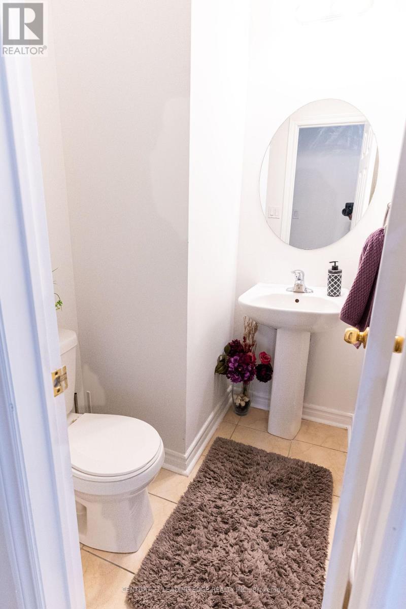 27 Mantz Crescent, Whitby, Ontario  L1R 0L3 - Photo 17 - E12936226