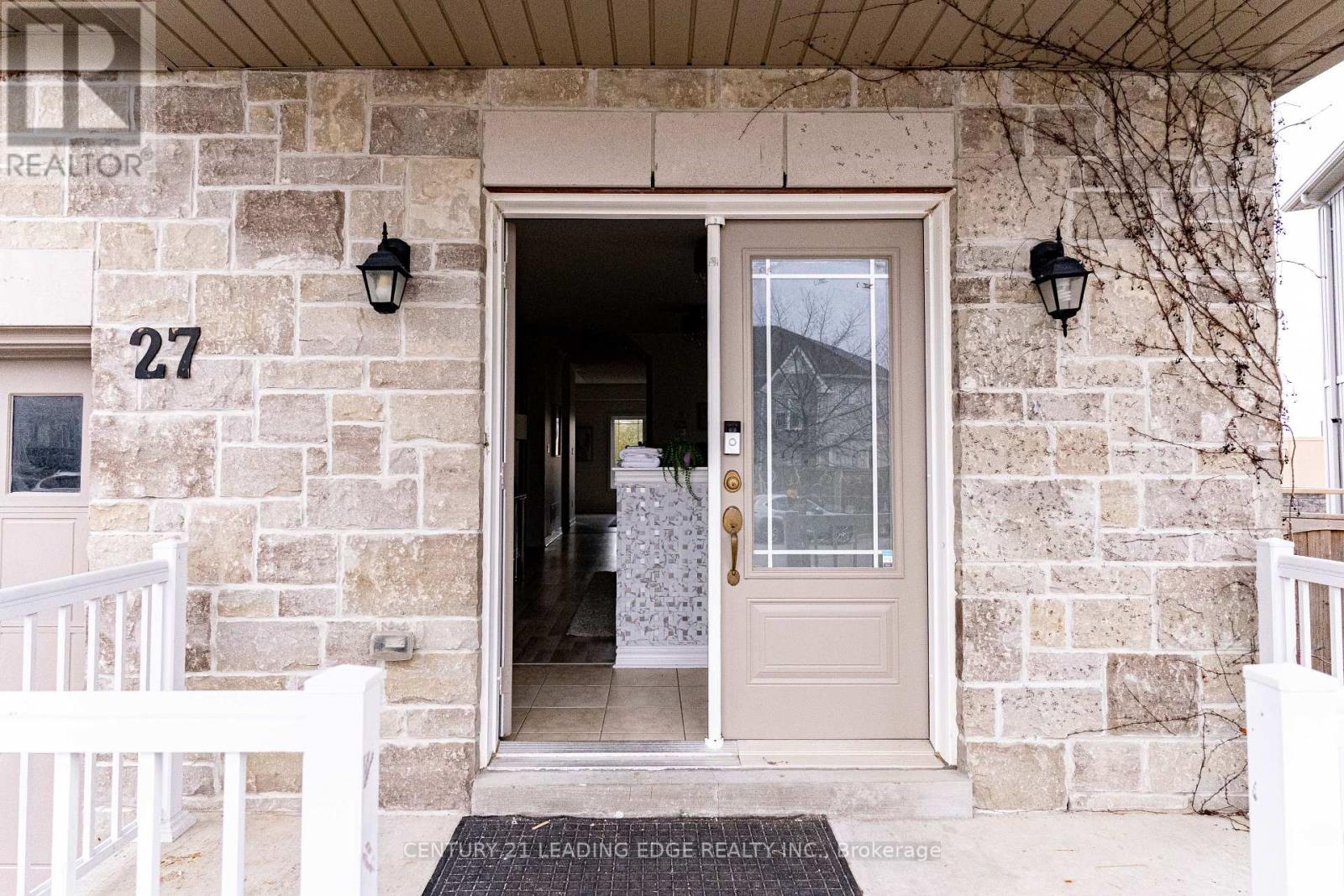 27 Mantz Crescent, Whitby, Ontario  L1R 0L3 - Photo 4 - E12936226