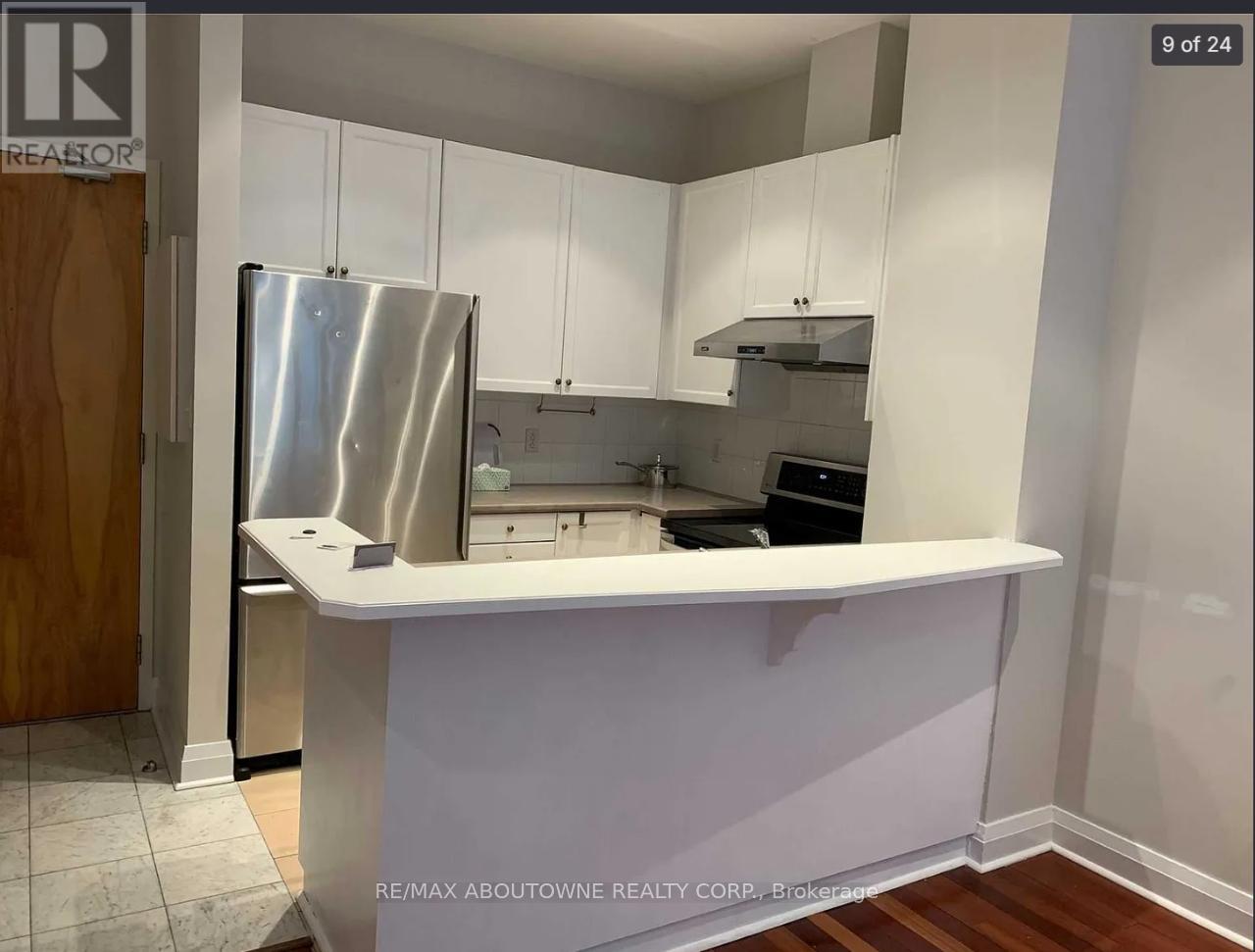 606 - 8 Wellesley Street E, Toronto, Ontario  M4Y 3B2 - Photo 2 - C12945866