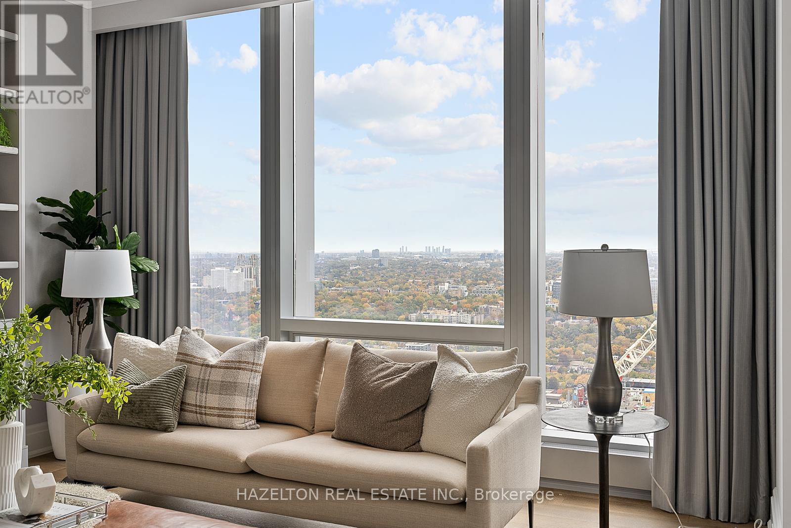 4802 - 50 Yorkville Avenue, Toronto, Ontario  M4W 0A3 - Photo 9 - C12945912