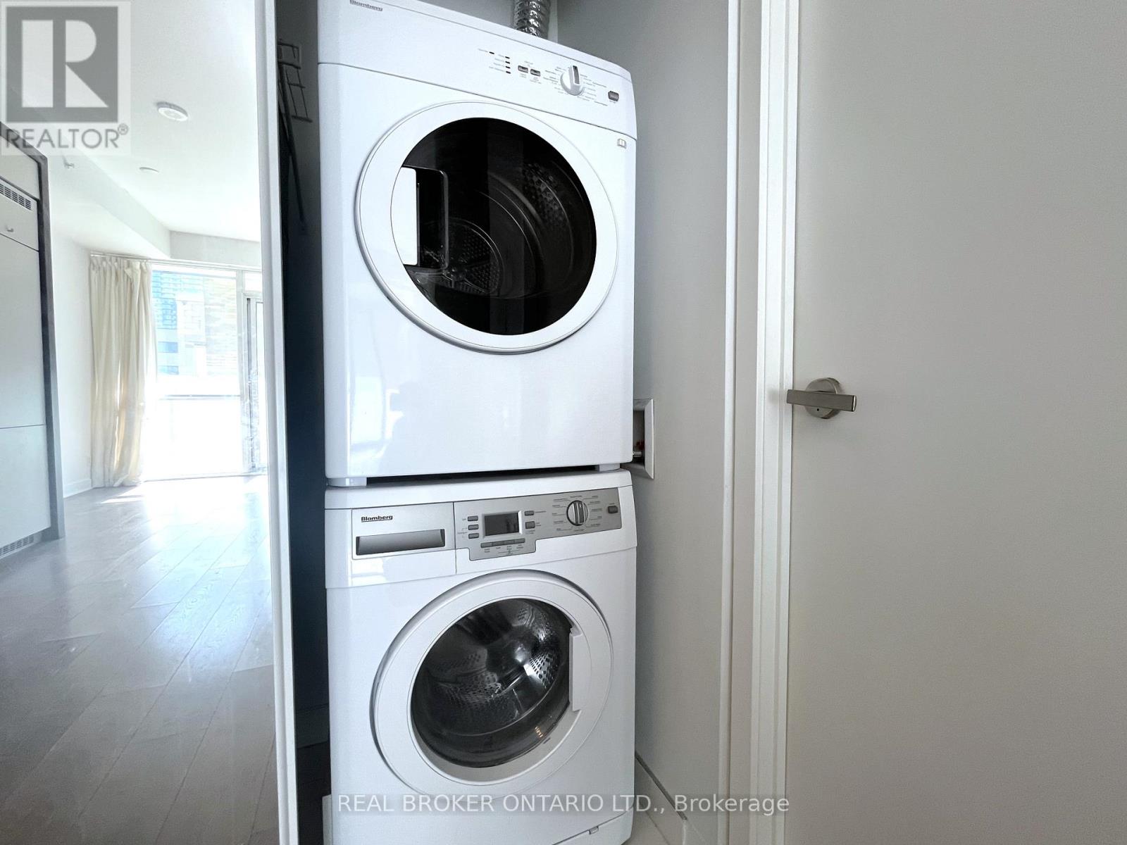 401 - 15 Grenville Street, Toronto, Ontario  M4Y 0B9 - Photo 10 - C12945948