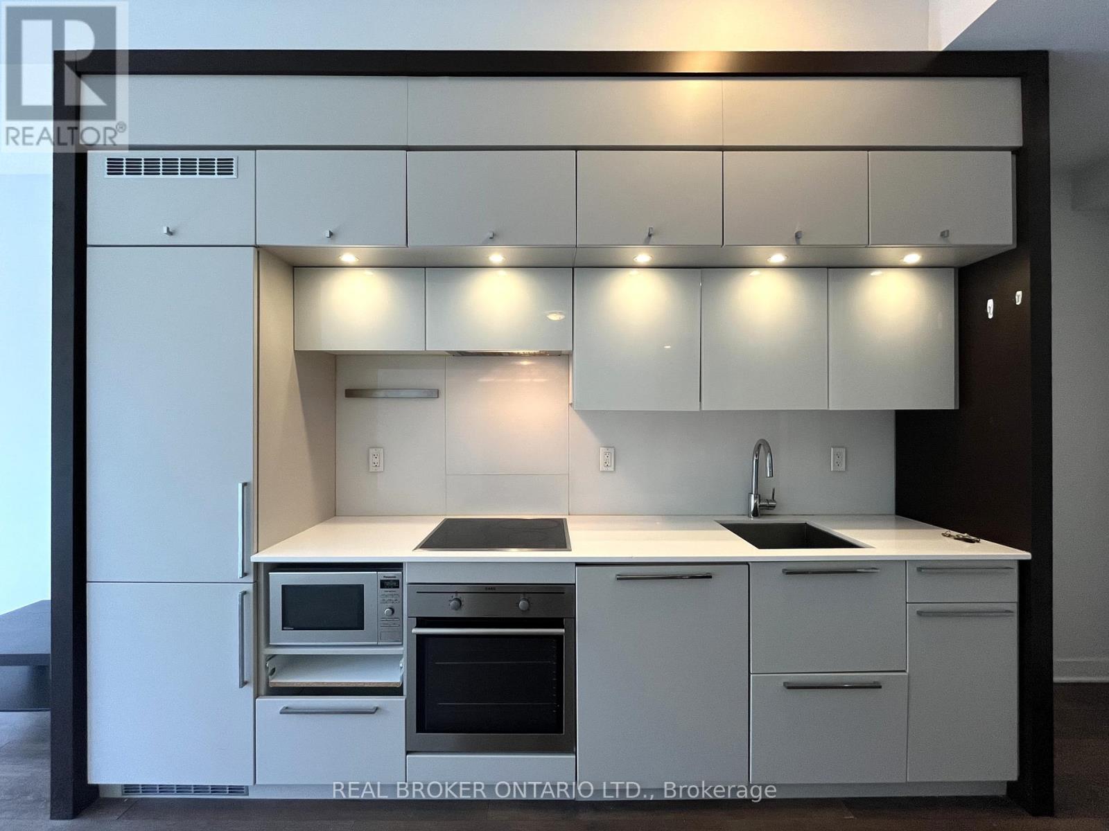 401 - 15 Grenville Street, Toronto, Ontario  M4Y 0B9 - Photo 4 - C12945948