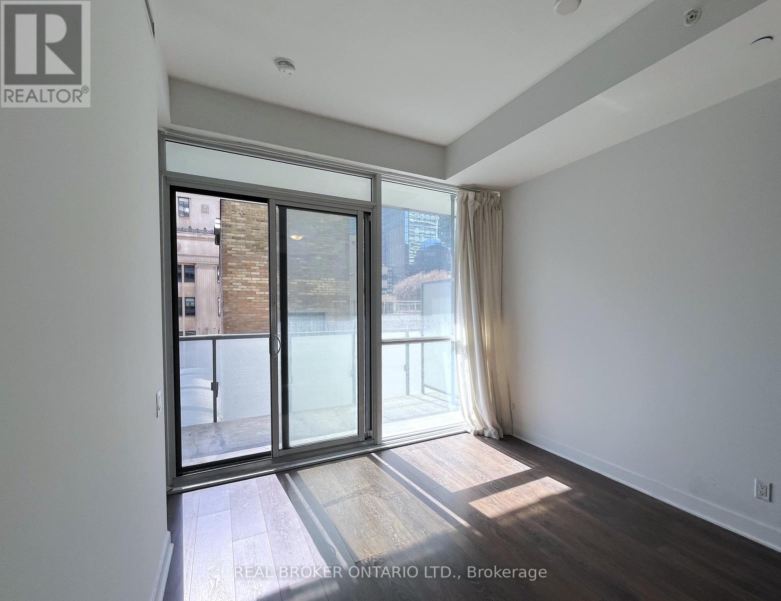 401 - 15 Grenville Street, Toronto, Ontario  M4Y 0B9 - Photo 6 - C12945948