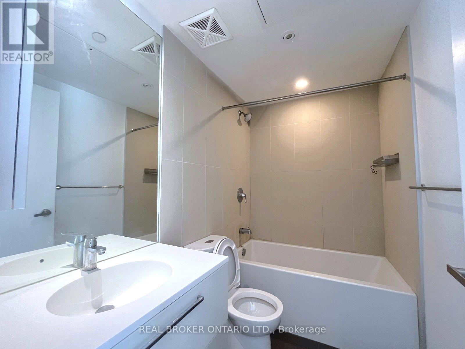 401 - 15 Grenville Street, Toronto, Ontario  M4Y 0B9 - Photo 7 - C12945948