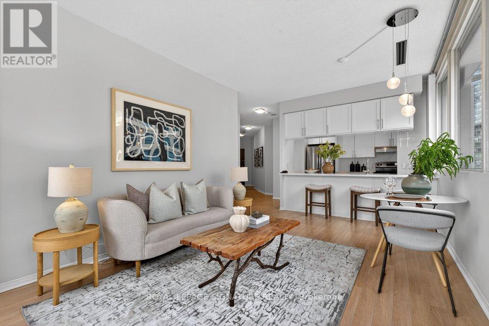 707 - 555 Yonge Street, Toronto, Ontario  M4Y 3A6 - Photo 4 - C12945978