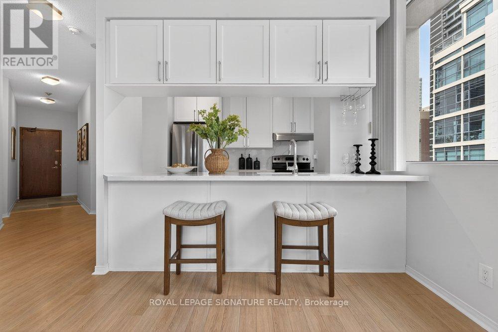 707 - 555 Yonge Street, Toronto, Ontario  M4Y 3A6 - Photo 7 - C12945978